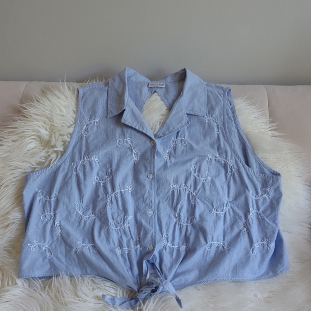 Vintage Fashion Bug Chambray Top 3X Blue Embroidered Sleeveless Tie Front Shirt